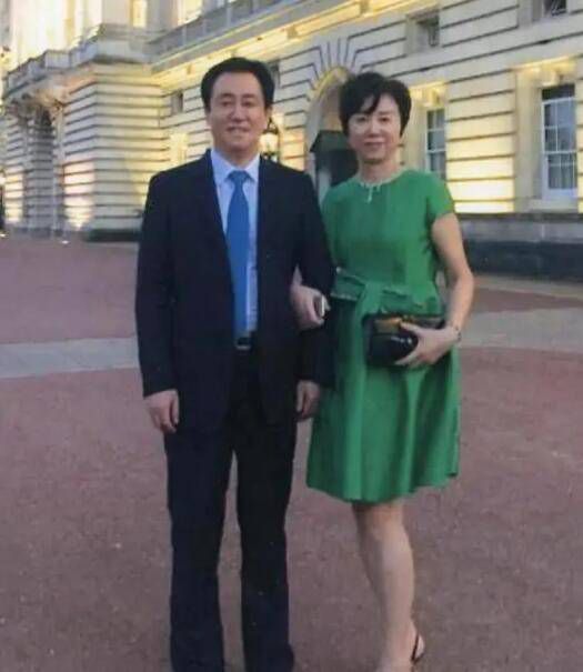 影片中，任爹与牛犇老师饰演的角色之间的师徒互动，更是让成龙代入了自己与母亲告别的真实情感，这份真情流露让无数观众为之动容。