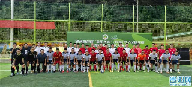 贝克汉姆抵京展迷人微笑 获粉丝热情接驾显亲和 2013-06-17 17日，退役后的大卫·贝克汉姆乘机抵达北京，再度开启中国之旅。