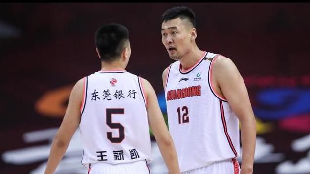 3月4日，明星委员宋春丽、宋丹丹现身，进行政协小组讨论。