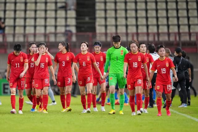 《只有芸知道》曝时尚大片 黄轩杨采钰爱意浓烈 2019-12-09 备受期待的冯小刚贺岁电影《只有芸知道》上映在即，片方最新曝光全阵容时尚大片及创意视频，导演携主演黄轩、杨采钰、徐帆共同出镜，阳光下漫步海边，浪漫不失温暖。