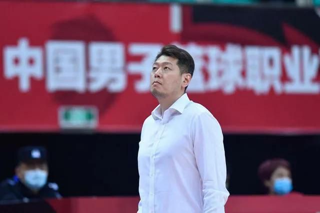 许鞍华被问感情问题尴尬 薛家燕建议其改变形象 2009-05-09 许鞍华与薛家燕 据香港媒体报道，许鞍华(阿Ann)8日到香港新城电台录制薛家燕主持的节目访问，薛家燕让许鞍华去结识圈外男友，令她有点尴尬，称对感情的态度是随缘，薛家燕则叫她改变一下形象吸引异性 “黄金时代”成威尼斯闭幕片 许鞍华任地平线主席 2014-06-19 6月18日，威尼斯电影节官方宣布许鞍华将成为地平线单元的评委会主席，同时她的新作《黄金时代》也将成为电影节闭幕影片。