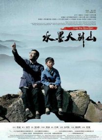 大卫·贝克汉姆帅气亮相，凯莉·米洛白裙显仙气十足。