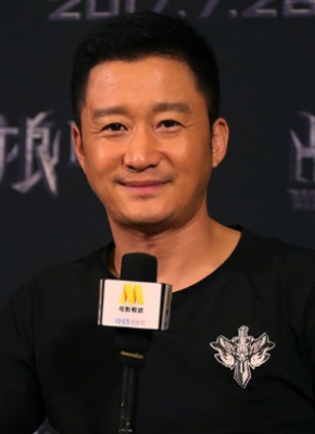 “眼镜狗”配音阵容曝光 黄渤、贾玲爆笑加盟 2014-03-13 由美国梦工场动画出品、《狮子王》导演罗伯·明可夫执导的动画喜剧大片《天才眼镜狗》 将于3月28日在内地公映。